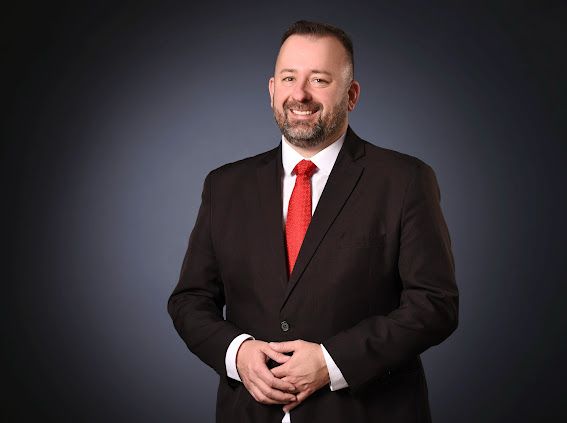 Dr. Carniel, advogado responsável pelo Carniel Advogados